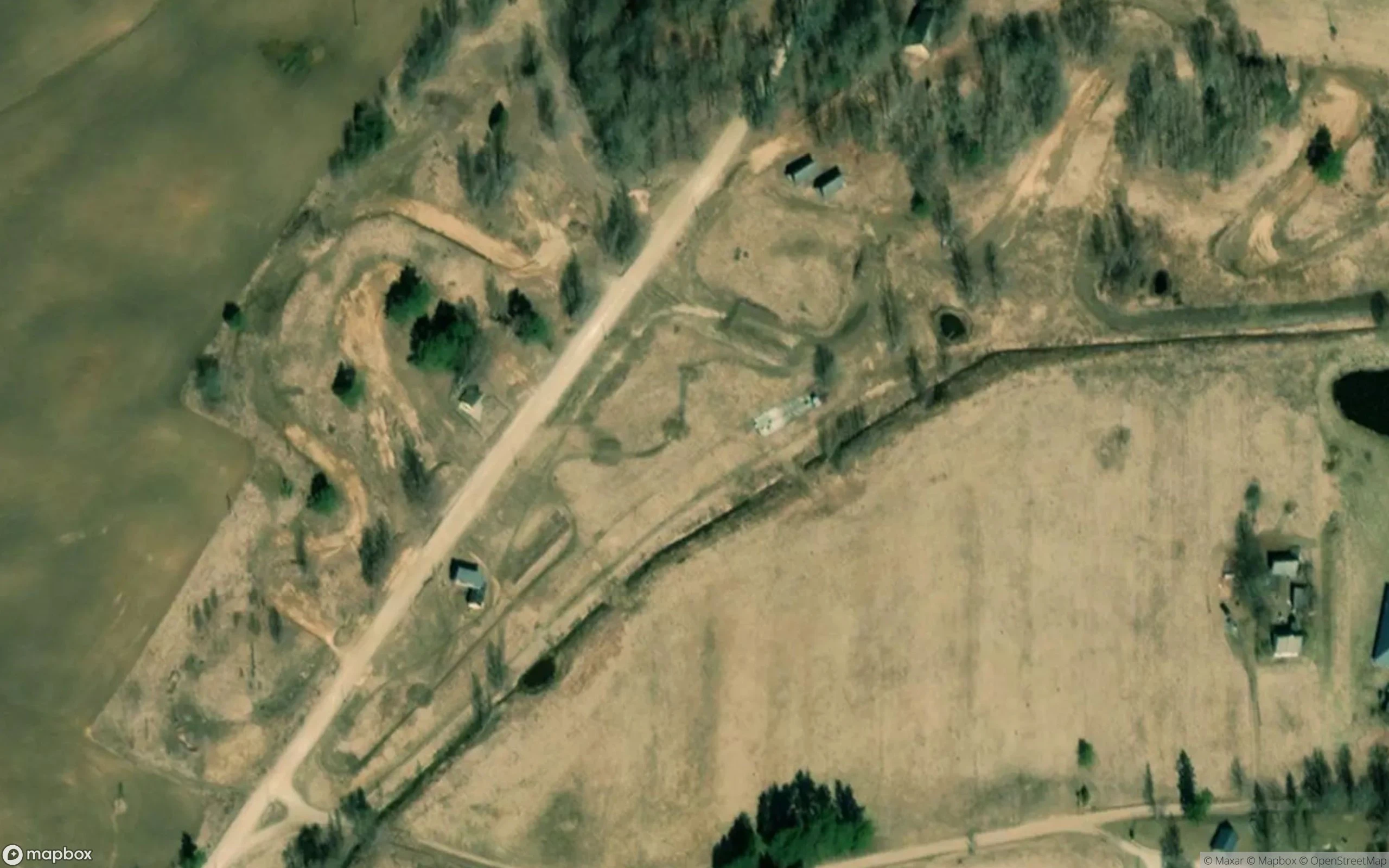 Apes Mototrase MX Racetrack Motocross Strecke